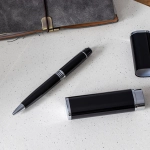 Długopis metalowy w metalowym etui